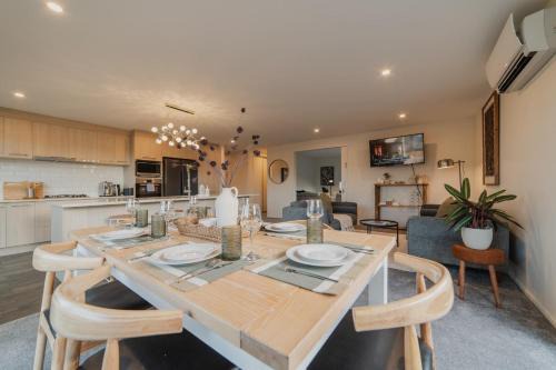 Chic Retreat - Modern Comforts & Game Room Fun