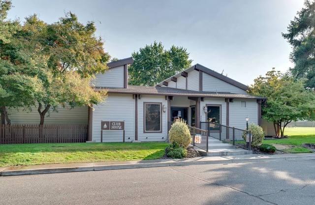 Chic Richland Townhome w/ Community Amenities!