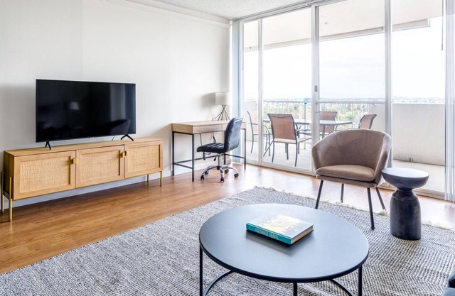 Chic San Mateo 1BR w/ W/D, Pool, Parking, walk to Caltrain, by Blueground