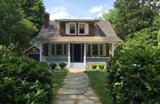 Chic Shelter Island casa, piscina y jardines