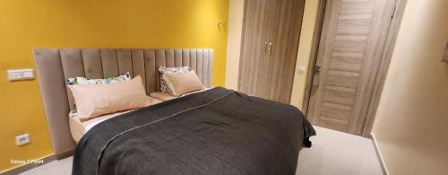 Chic studio, panoramic view