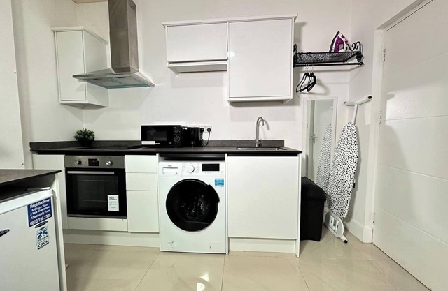 Chic Studio Retreat in Kidderminster