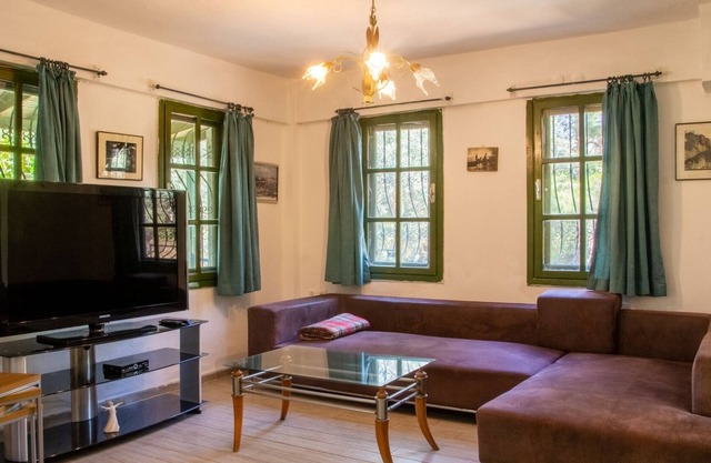 Chic Villa w Garden 10 min to Sea in Akbuk Didim