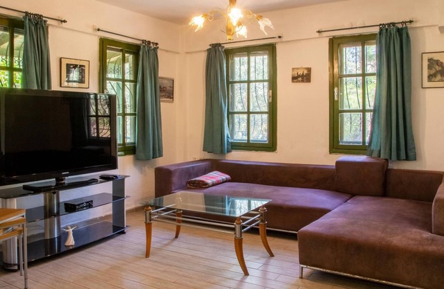 Chic Villa w Garden 10 min to Sea in Akbuk Didim