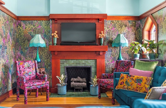 Chic Vintage Stay w/ Private Balcony – Walk to Argyle Redline, Lake, Dining