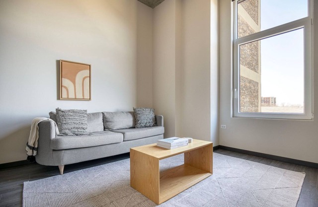 Chic West Loop 1BR w/ Rooftop & Dog Wash, nr L, by Blueground