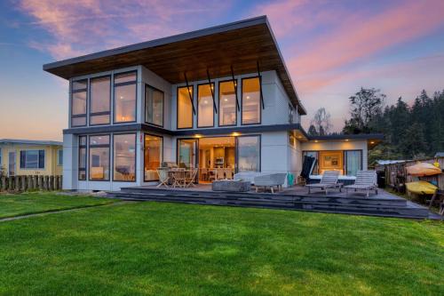 Chic Whidbey Island Waterfront Home w Hot Tub Firepits Views