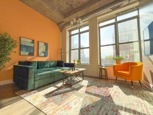 Chicago 2BR City Retreat with Optional Parking and Gym Access Near McCormick Place and Soldier Field