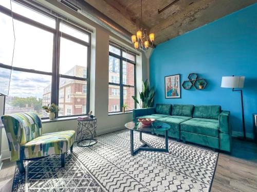 Chicago 2BR Suite Perfect for Convention and Business Trips Near McCormick Place, Arena, Soldier Field and Grant Park