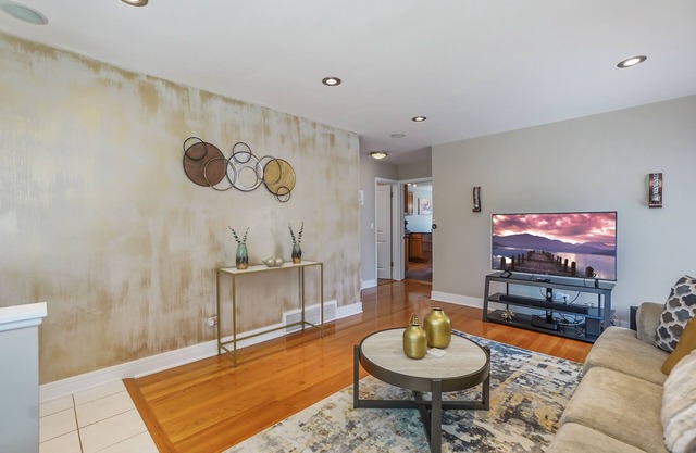 Chicago Rental - W Berwyn Ave