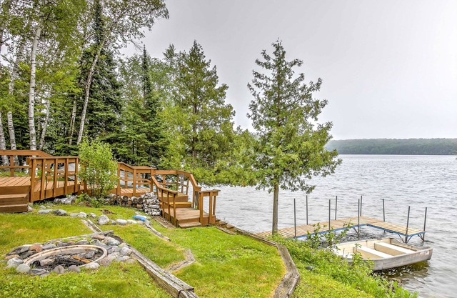 Chicagon Lakefront Cabin: Private Sauna & Dock with Rowboat - Near Ski Brule