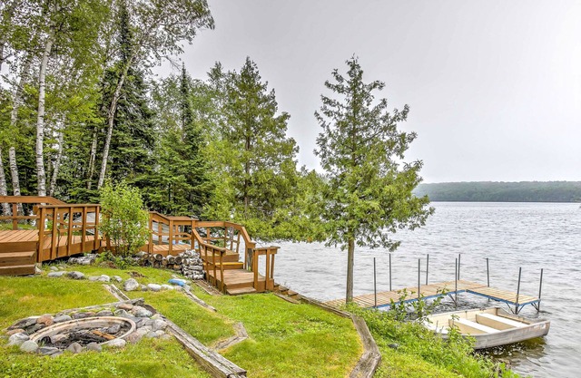 Chicagon Lakefront Cabin: Private Sauna & Dock with Rowboat - Near Ski Brule