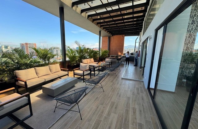 CHICK, CENTRIC AND BEAUTIFUL NEW APARTMENT