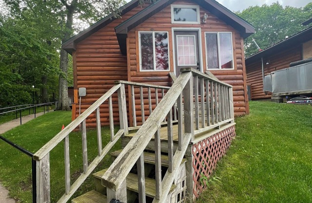 Chief Lake Lodge Cabin #2