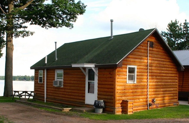 Chief Lake Lodge Resort Cabin #3