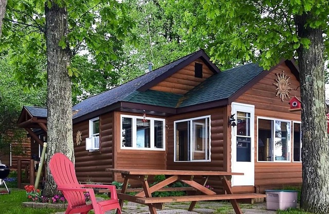 Chief Lake Lodge Resort Cabin #6
