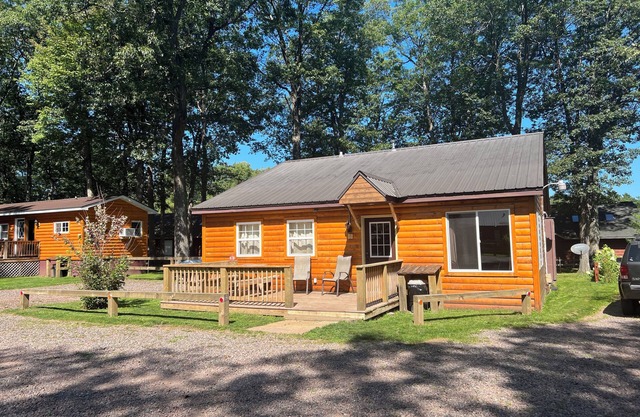 Chief Lake Lodge Resort Cabin #8