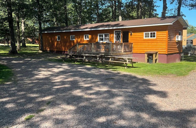 Chief Lake Lodge Resort Cabin #9