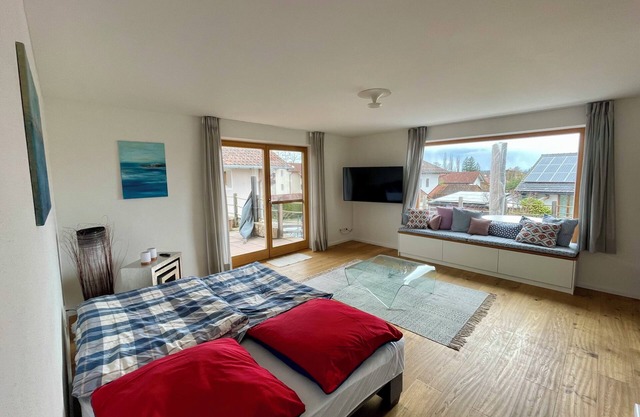 Chiemsee Living - Großzügige, Moderne Ferienwohnung in Seenähe