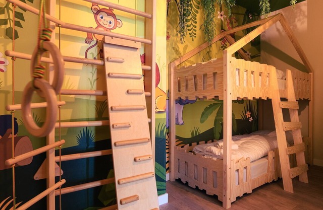 Child-friendly 6-person apartment in Senno theme