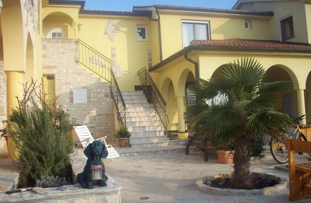 apartamentos adaptados a los niños en Porec - mar admiten allowed-