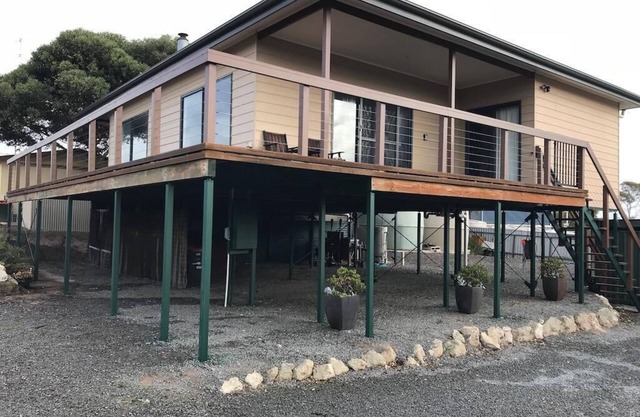 Chill n sea - Beautiful elevated holiday home