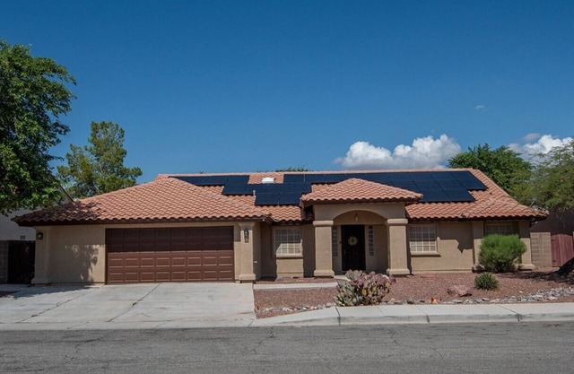 Chill & Splash House Welcome to your Private Oasis!