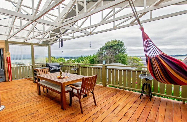 CHIME COTTAGE - RIVERTON HOLIDAY HOME, family friendly in Riverton