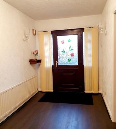 Chimes-Company & Family Stay, 2 Bedroom House + Free parking