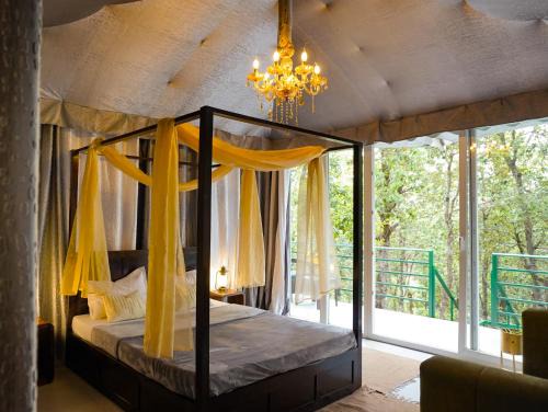 Chinar Luxury Tent Retreat in Majkhali