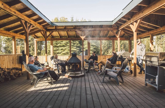 Chinook Cabin offers serene space on gorgeous Kasilof River. 5 min to fishing