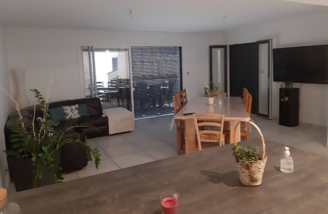 CHORGES Nueva villa en el corazón del pueblo.