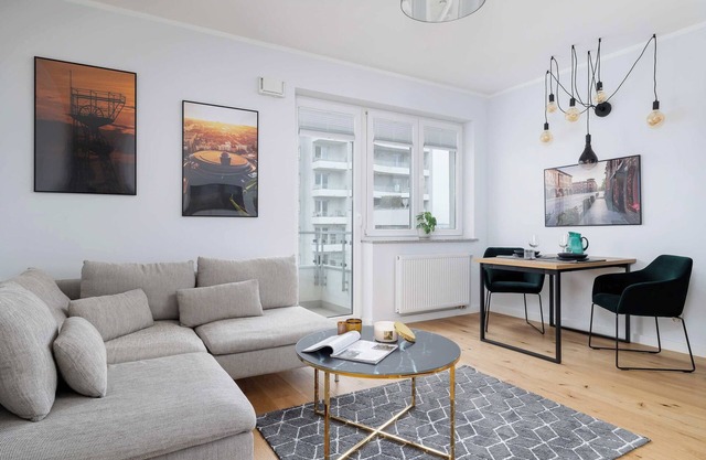Chorzowska 210 | Bright Apartment | Parking