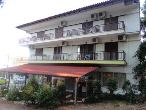 Chris Apartments