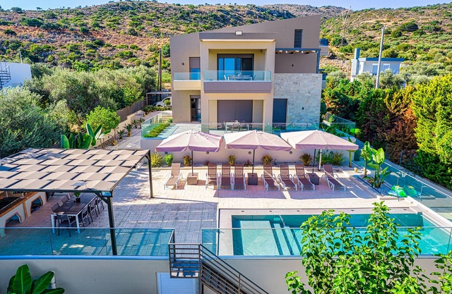 Chris & Stratos villa with private pool and playground for kids!