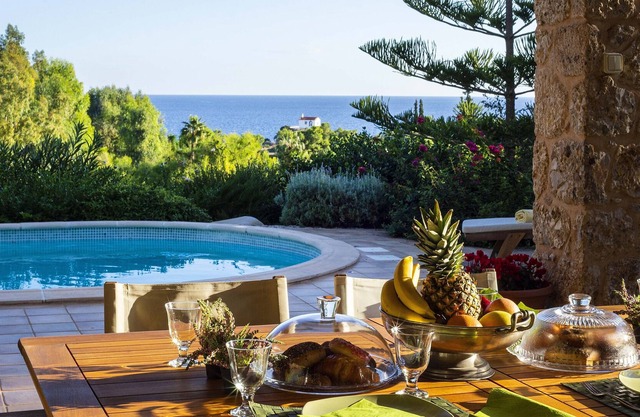 Villa sensacional cerrada christinavilla con piscina privada y fabulosas vistas al mar