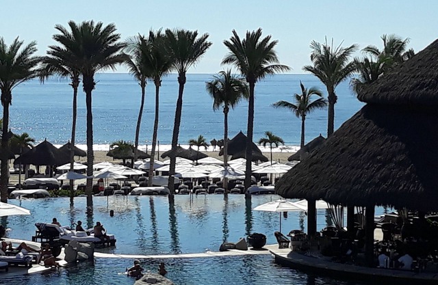 Navidad en Cabo, Cabo Resort Azul en México