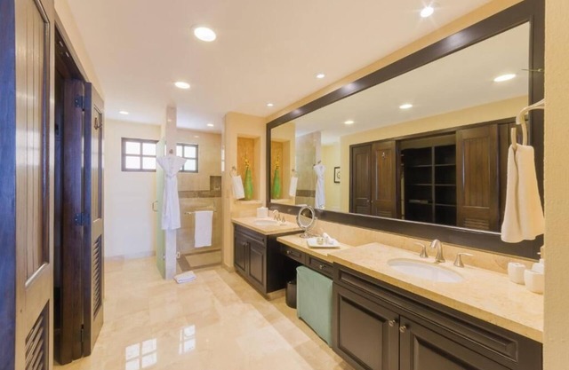 Xmas at Garza Blanca: 2-bdrm Beachfront suite in Puerto Vallarta resort.Sleeps 6
