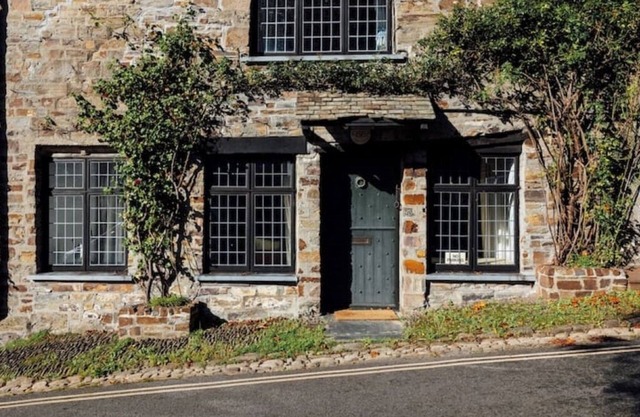 Church Cottage Stratton x6 per wk