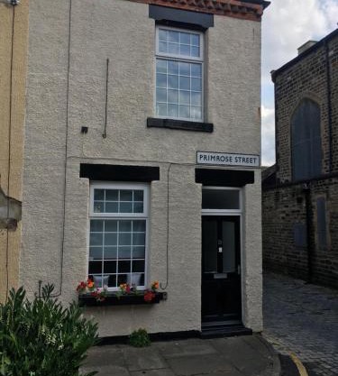 ChurchEndCottage-2BR-Sleeps4-PetsOK-Parking