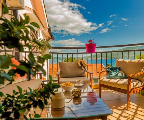 Cicciobello Lux Apartment Baošići with stunning sea view
