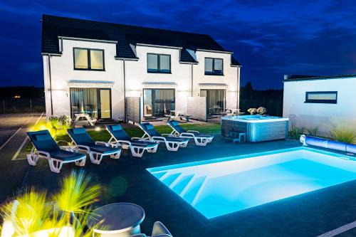 Cichy Domek Apartamenty - Podgrzewany Basen, Jacuzzi, Plac Zabaw, Parking - Cicha i Spokojna Lokalizacja