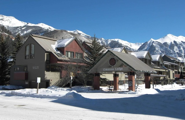 Cimarron Lodge 27 by Avantstay Ski-in/ski-out Property in Complex w/ Two Hot Tubs! Permit#10026