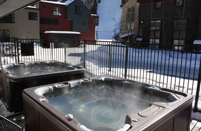 Cimarron Lodge 50 by Avantstay Ski-in/ski-out Property in Complex w/ Two Hot Tubs!