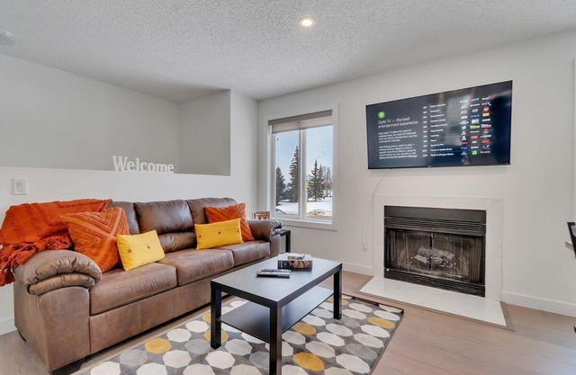 Cindy - 3 Bedrooms, Cozy Main Floor Suite!