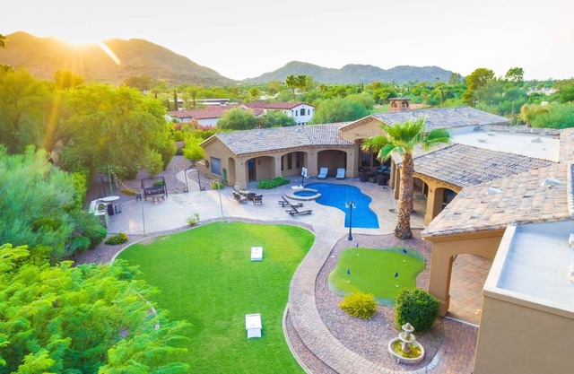 ¡El mejor alquiler de vacaciones en Scottsdale, 8 habitaciones, LUJO REAL y servicio de limpieza diario!