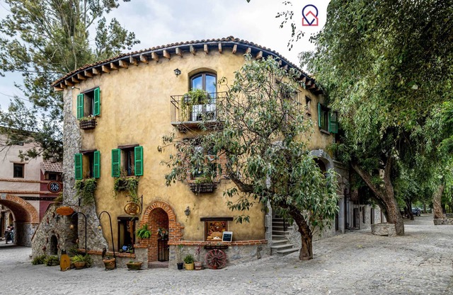 Cipressi Spectacular Italian Tuscan style loft