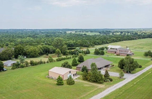 Circle Arrow Retreat-Country Home Just 2.5 miles from Stillwater