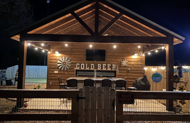 Circle C Cabin Perfect for Cozy Relaxing Retreats