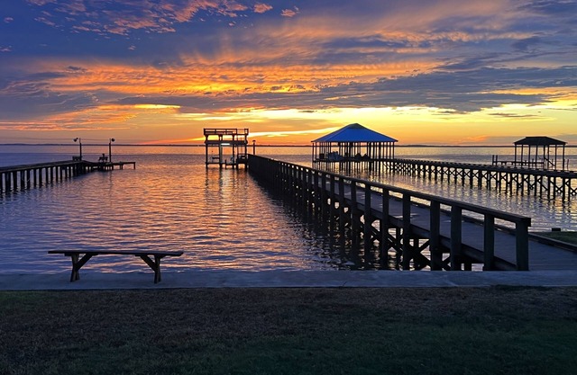Adorable campamento de pesca en Big Lake con muelle privado, solárium y luces de pesca